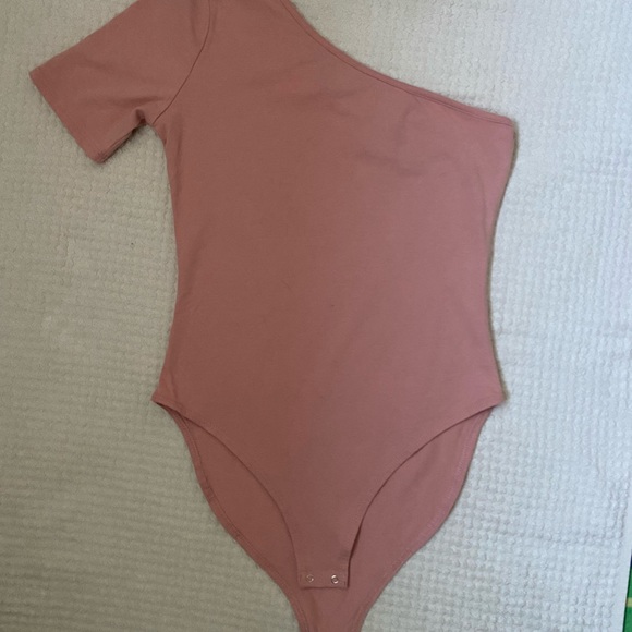 Forever 21 Off-Shoulder Top - Picture 2 of 8